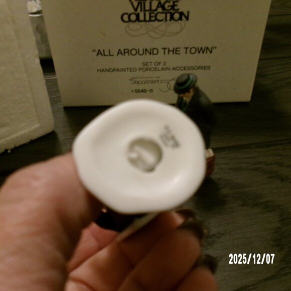 Department 56 HERITAGE VILLAGE COLLECTION SHOE SHINE AD MAN Figurines 5545-0 box - Picture 5 of 6
